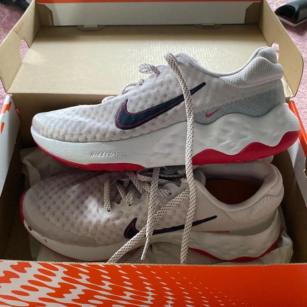 Nike - Picture 1 of 3